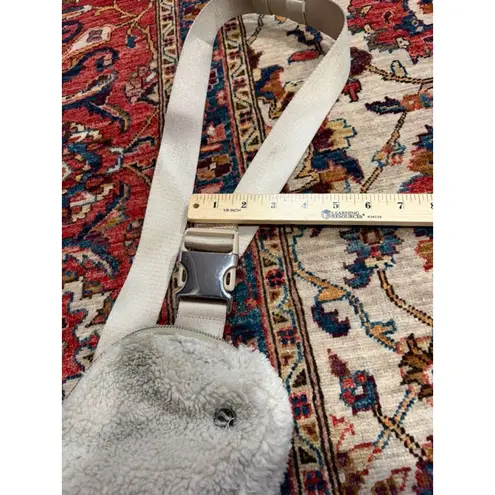 Lululemon  Everywhere Belt Bag Fleece Sherpa Cream 1L Crossbody Dirty Spot - Image 5