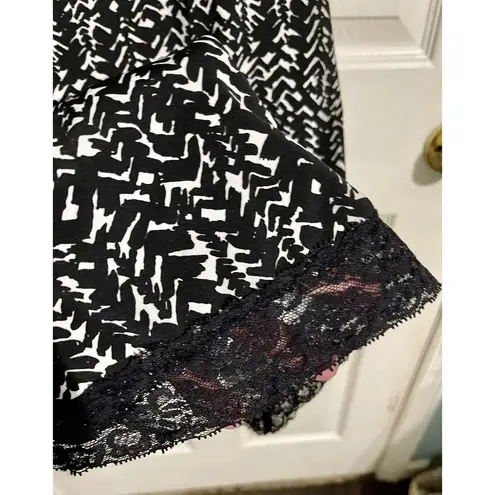 Marilyn Monroe Ladies short chemise SzM BlackWhite Stretchy Lace Trim Slipdress