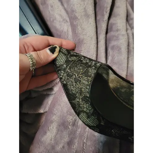 Elie Tahari Pointed Toe Heels Black With Gold Trim Lace Pumps