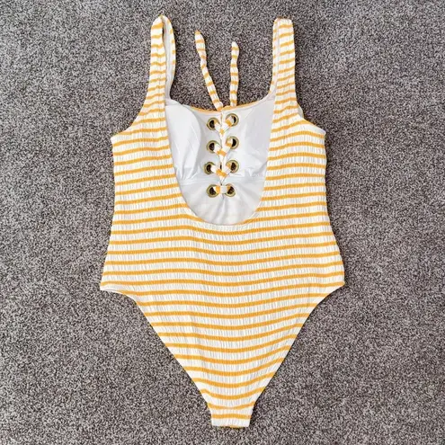 California Waves Women's Yellow Textured Grommet One-Piece Swimsuit Size L