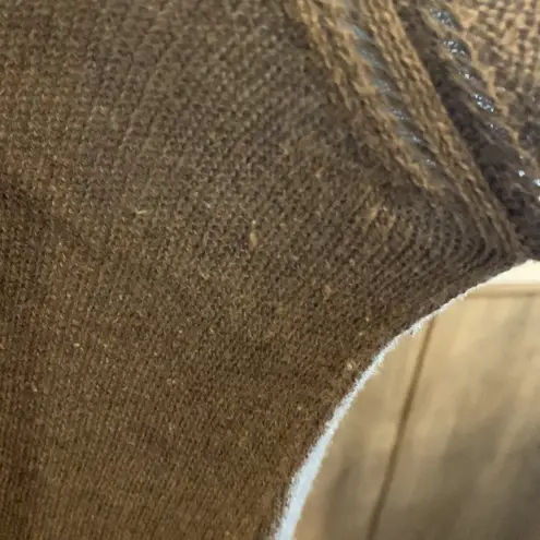 LA Made lightweight sweater. Worn a few times. Still a lot of life left.