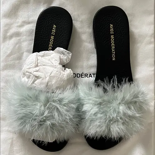 Avec Modération Feather