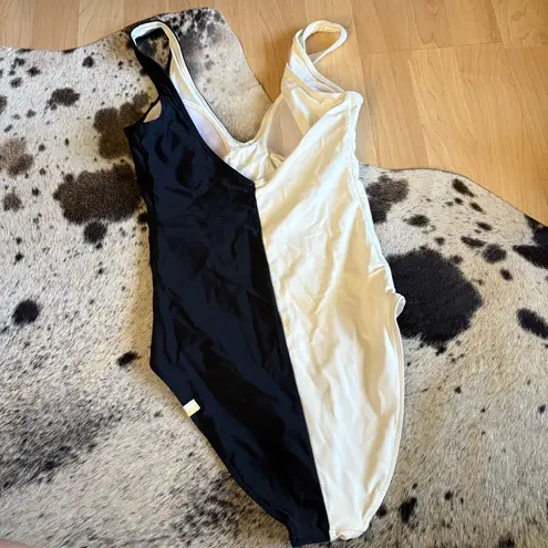 Summersalt Black and White One Piece Swimsuit Size 2