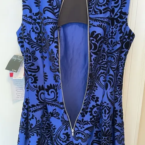 Gabby Skye  NWT Fit & Flare Dress Women Size 6  Royal Blue & Black Velvet…