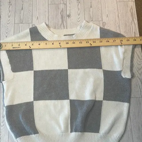 moon & madison Gray and White Boxy Cropped T