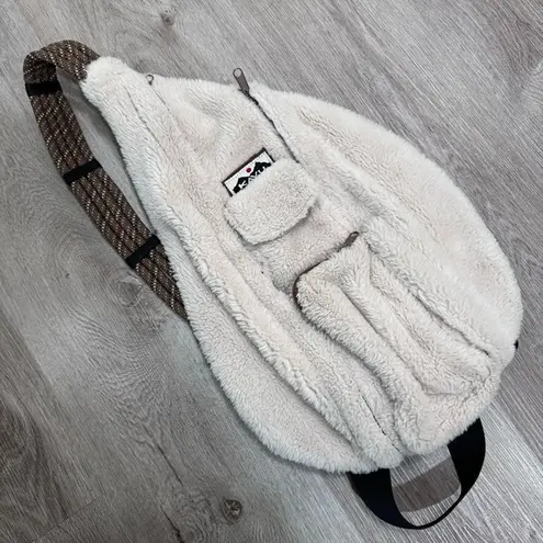 KAVU  Rope Sling Bag Fur Fuzz Furry Cream Winter Purse Outdoor