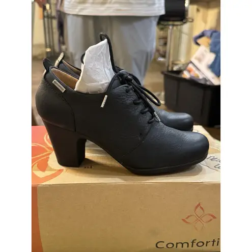Comfortiva Neacy Waterproof, Black, Waterbuck Waterproof, Size 6 Witchy Bootie Black