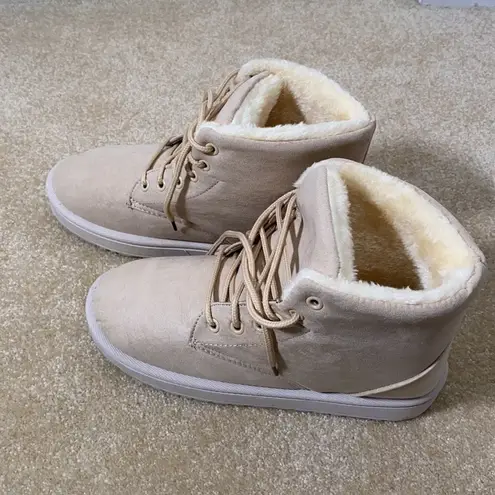 Women’s (or Men’s) Soft Faux Fur Lined Lace Up Boots Tan Size 39 EU NEW