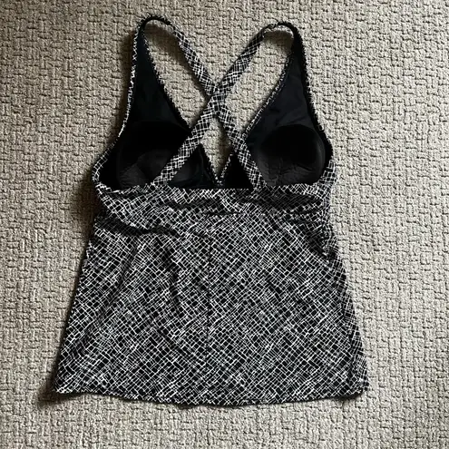 Jaclyn Smith Woman's Black And White Size 12 Tankini Swim Top Padded Bra Area