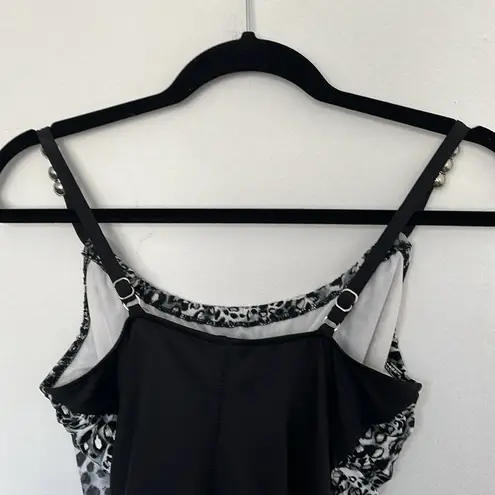 Magic suit by miracle suit Black and silver leopard gathered high neck swimsuit Size M