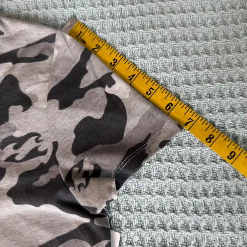 Genuine Merchandise NWT Campus Lifestyle Chicago Cubs Tee T-Shirt Womens Medium Gray Camo V Neck Top