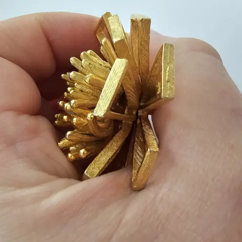 Van S Authentics Gold Tone Textured Metal 3D Space Age Jewelry Pin Brooch