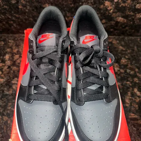 Nike  New DUNK LOW GS BLACK / UNIVERSITY RED - Image 4