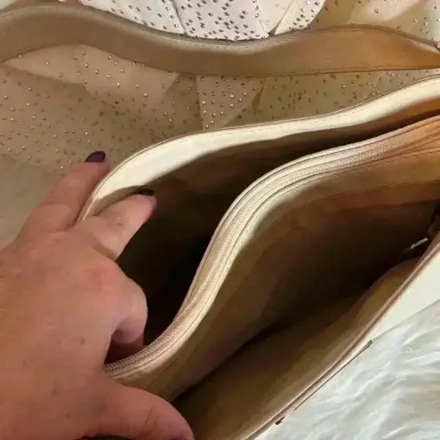 Liz Claiborne  Cream Leather Hobo Style Purse, Clean,‎ Excellent Condition