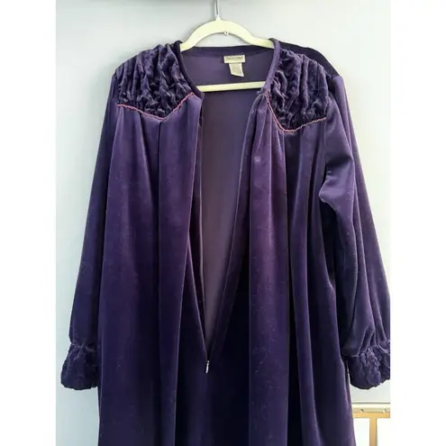 Delicates Vintage Purple Velour Pullover Robe Nightgown Women’s Size Medium
