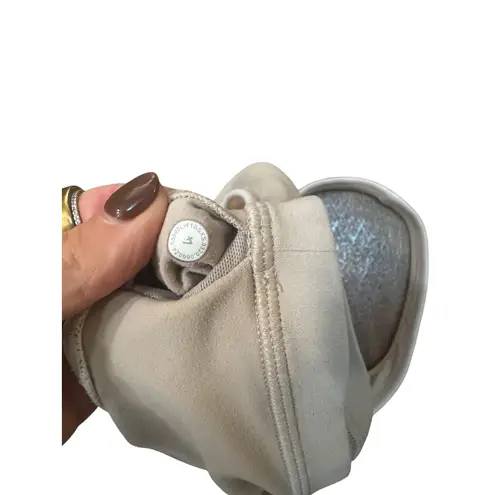 Lululemon  White Tank Top Size 4 V Neck Cropped