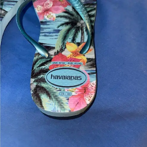 Havaianas NWOT  Size 9/10 Blue Tropical Flip Flops