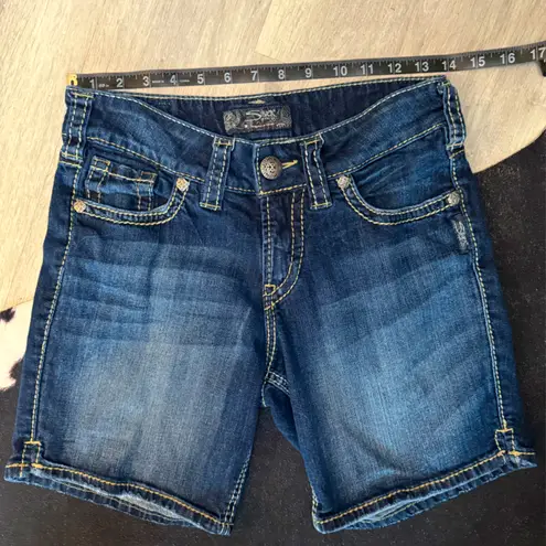 Silver Jeans 🩶•SUKI SHORT•Size:26🩶