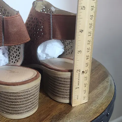 American Eagle  Brown Sling Back Open Toe Block Heel Shoes NWT Size 5 Wide