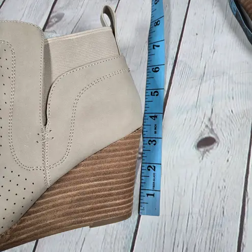 DV Dolce Vita Gerdy Vegan Leather Comfort Wedge Bootie in Beige 7.5 NWT