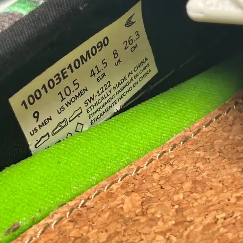 Cariuma National Geographic Green Leaf Print Canvas Sneakers Womens 10.5 Mens 9