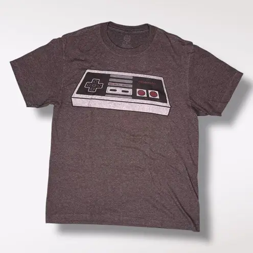 Nintendo NES Controller Graphic Tee Gray Short Sleeve T-Shirt Unisex Size Small