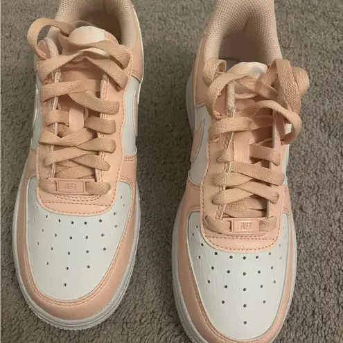 Nike AIR JORDAN 1 LOW SE | WHITE AND PEACH | SIZE 7 WMNS | NEW - Image 2
