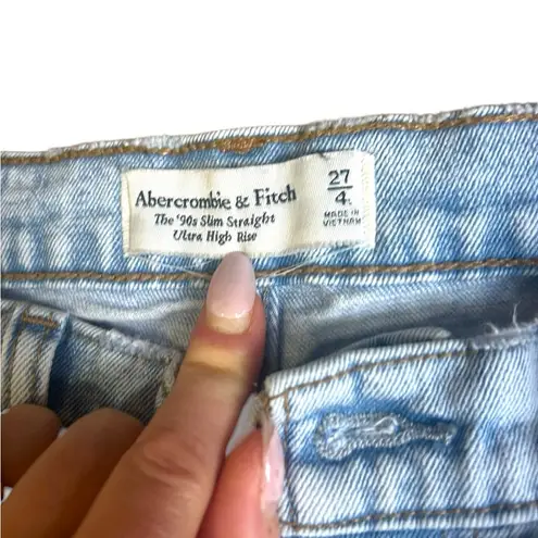 Abercrombie & Fitch  Ultra High Rise 90’s Slim Straight Jeans Light Wash 27/4 L