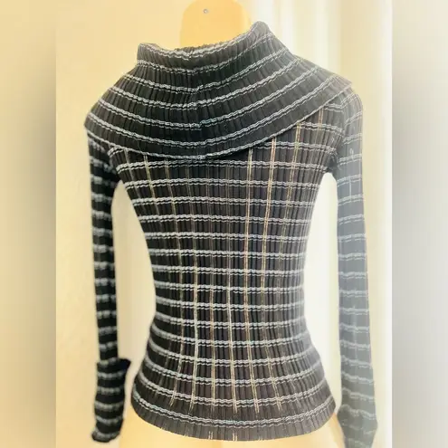 Free People  Snowbunny Girlfriend off the shoulder top size med stretchy fabric