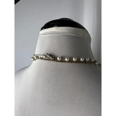 Vintage double layer faux pearl and gold necklace with jellyfish pendant White