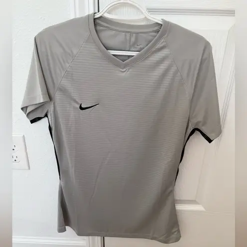 Nike Nwt  Women's Gray Athletic Shirt