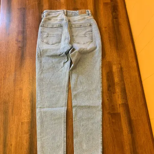 American Eagle  jeans size 2 faded denim Mom jean Strigid