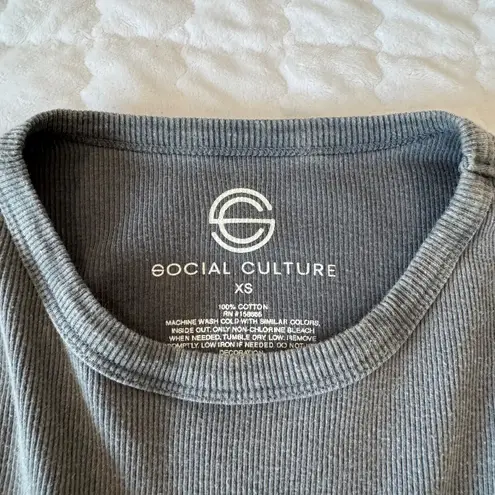 SOCIAL CULTURE “New York Stars” Ribbed Tee – XS Gray