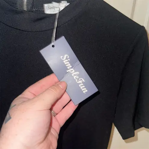 SimpleFun Women's Black T