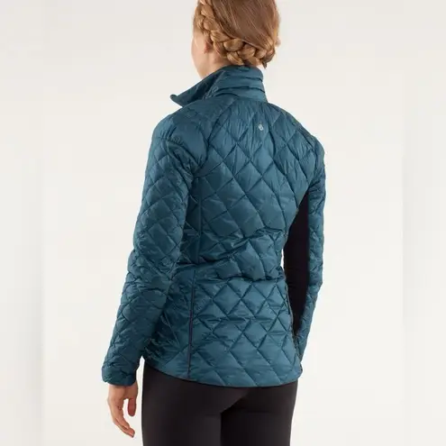 Lululemon Run: Turn Around Jacket in Alberta Lake / Black