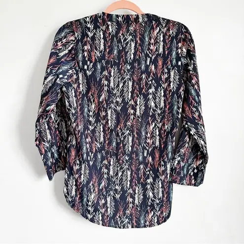 Collective Concepts Blue Feather Print Popover V Neck Blouse Top sz XS
