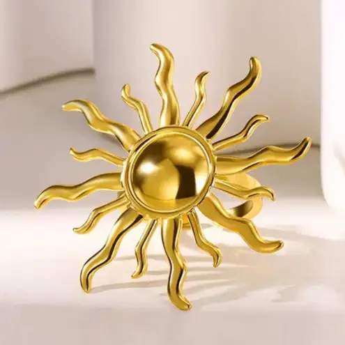 Bold Gold Sun Statement Ring – Adjustable Sunburst Jewelry for Women