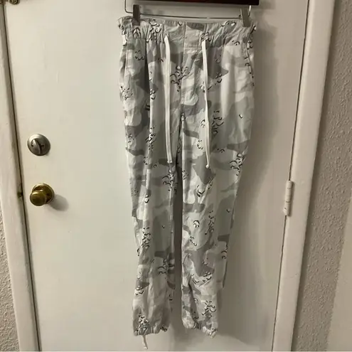 Hollister  Women's Gray White Camo Pants Joggers Ultra High Rise Size S