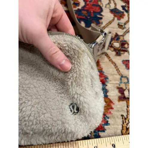 Lululemon  Everywhere Belt Bag Fleece Sherpa Cream 1L Crossbody Dirty Spot thumbnail 3