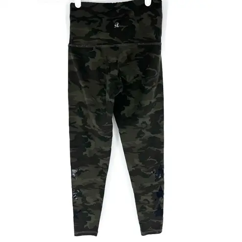 Strut this  Camo Leggings with Black Stars OS