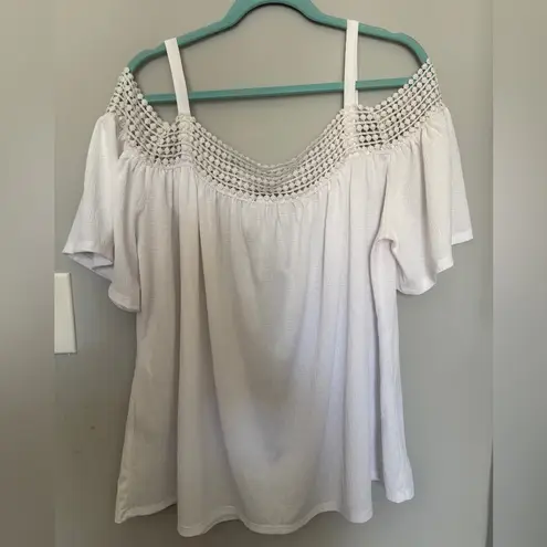 Avenue White Lace Trim Flowy Shoulder Top