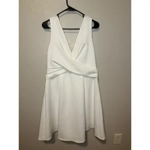 Ivy + Blu White Cocktail Party Dress Sleeveless V Neck Fit & Flare Bow Back Size 12