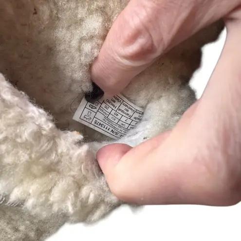 UGG - Fluffita Slide White Shearling Platform Sandals Sz 9