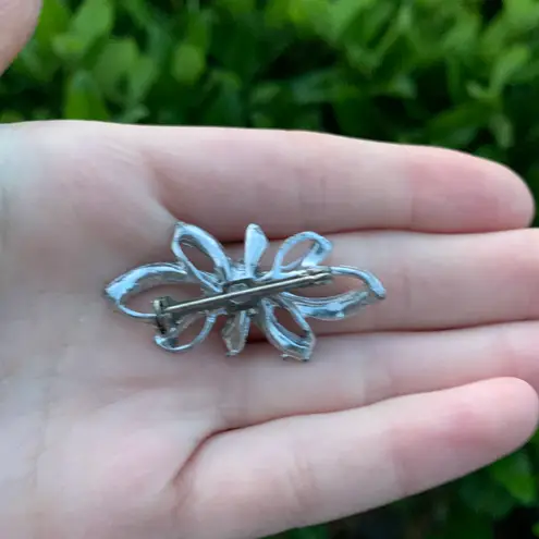 Vintage Silver Bow Like Brooch Pin With Rhinestone