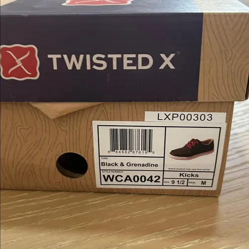 Twisted X WOMEN'S KICKS #WCA0042, Black/Red, size 9.5, NWT