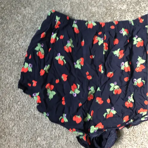 Sunday Best Aritzia Strawberry Shorts in Navy Blue and Red Floral Size Medium