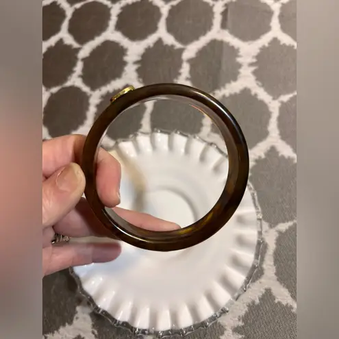 Tortoise Brown Bracelet with Gold Spiral detail
Classic minimalist accessory