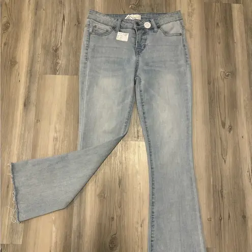 Celebrity Pink  Size 4 cropped capri, waist is 13, inseam is 25