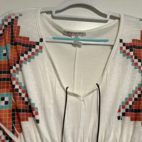 julie's closet Julie’s Closet Southwest Aztec Lightweight Flutter Sleeve Top. Vneck Lightweight