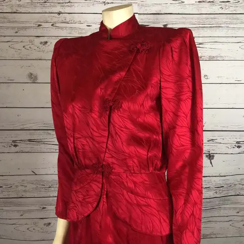 Vintage Argenti 100% pure Silk red skirt suit with asymmetrical closing size 6
